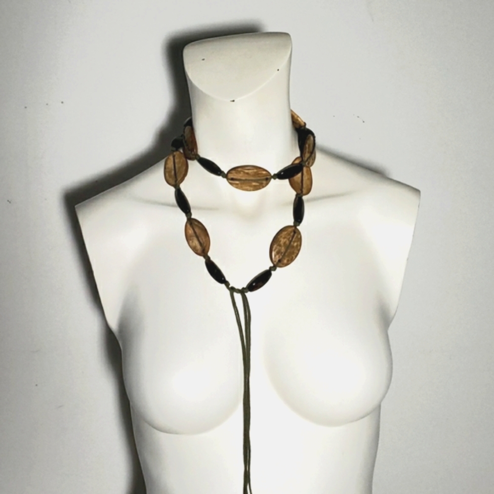 Elegant Tan and Black Beaded Belt - Picture 5 of 15